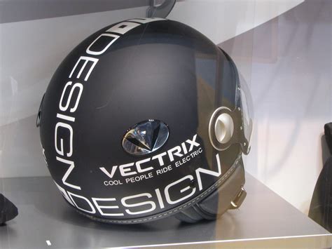 Motorcycle helm: cool people drive electric