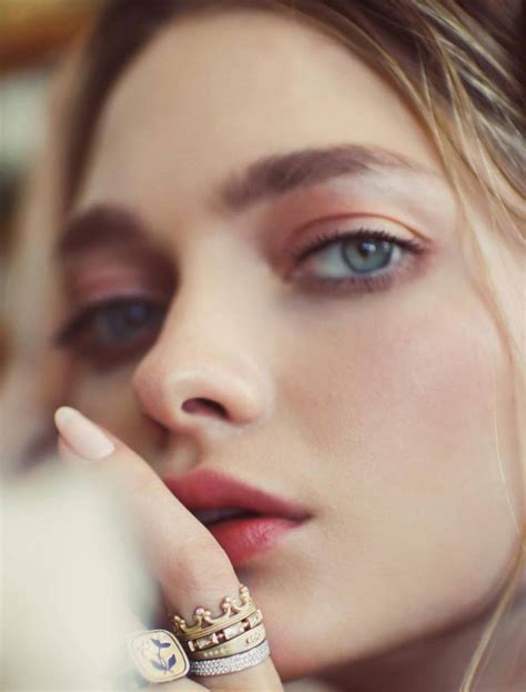 Sexy GIFS – Attractive Babes