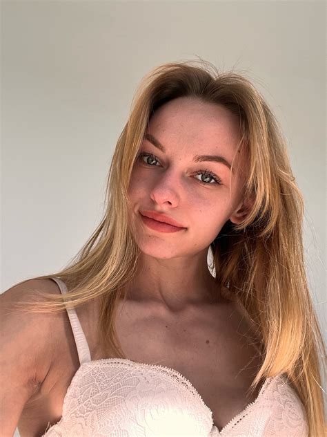 Thinking about sucking dick while sucking dick 😇 : B_Cups