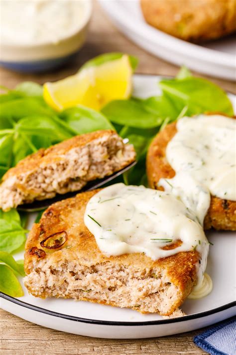 Keto Tuna Patties with Creamy Lemon Dill Sauce (Low Carb Tuna Cakes ...