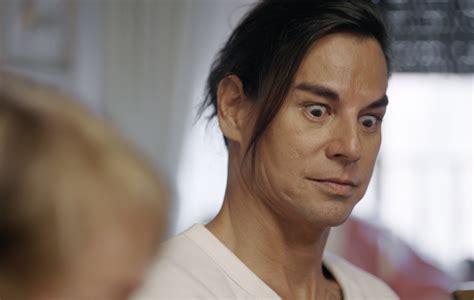 La reacción de Julio Iglesias Jr al cocido de la abuela de Omar Montes