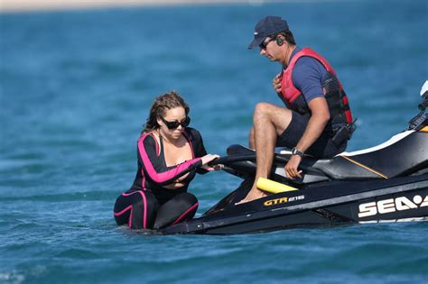 Accident de bikini pour Mariah Carey, elle se retrouve avec un sein à l