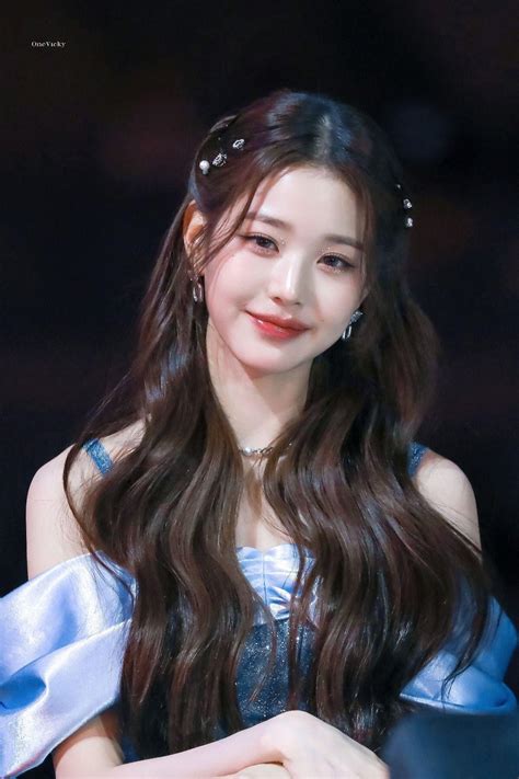 Jang Wonyoung cân đẹp mọi phong cách khiến fan đổ đứ đừ - BlogAnChoi