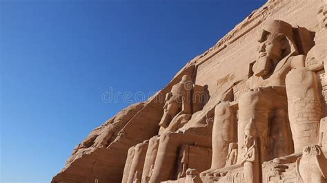 ancient temple complex cut   solid rock cliff abu simbel