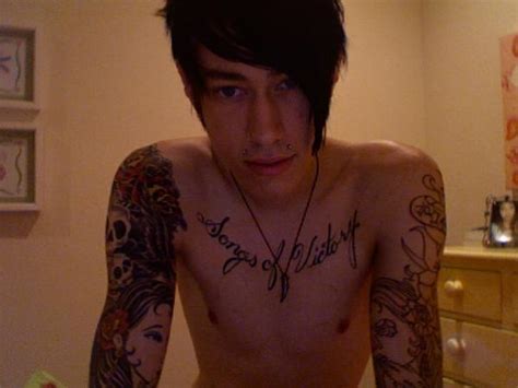 Trace Cyrus - Metro Station Photo (1387045) - Fanpop