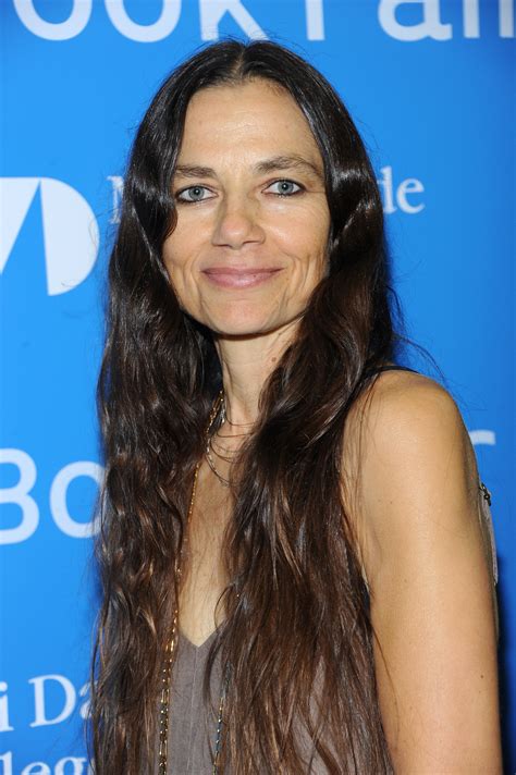 Justine Bateman doesn’t care what you animals think. | Radio Gunk