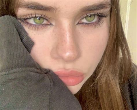 by — 𝐁𝐔𝐍𝐍𝐘 on 𝐑𝐄𝐀𝐋 𝐅𝐂 | Makeup looks for green eyes, Girl with ...