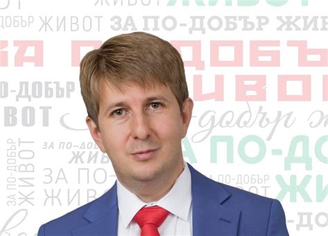 Михаил Михалев, водач на листата (1/101) - журналист, с опит в ...