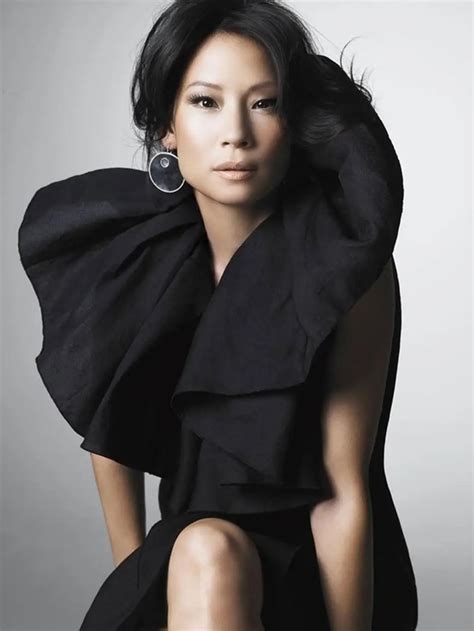 What Industry Insiders Are Saying About the Hottest Women Celebrity - zy4t0l6
