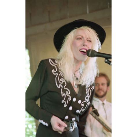 😆 Dolly Parton on a rollercoaster “my boobs fall out and my hair flies