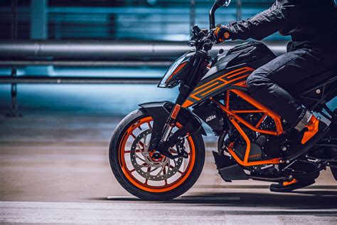 358669_KTM-Naked-Model-Range_-Action - Colwyn Bay KTM