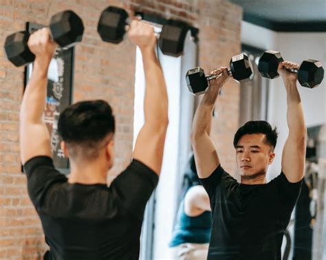 Shoulder Dumbbell Workouts to Develop Both Mass and Strength - Hevy ...