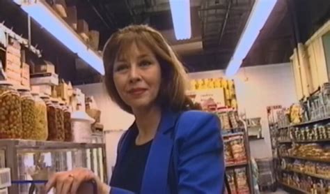 The Unbelievable Story Of Linda Napolitano, The New York Housewife Who ...