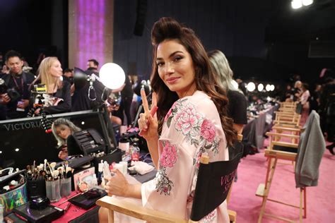 Lily Aldridge 2017 Victoria's Secret Fashion Show - Satiny.org