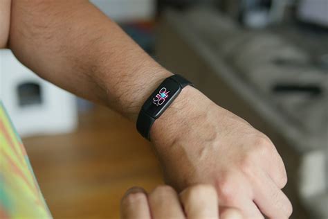 Fitbit Luxe Review: Beautifully Designed, Modest In Size | Digital Trends