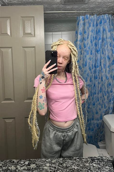 Shayy Dee - Shayy Dee added a new photo.