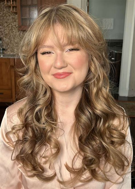 Meet Bailey Robinson – CanvasRebel Magazine