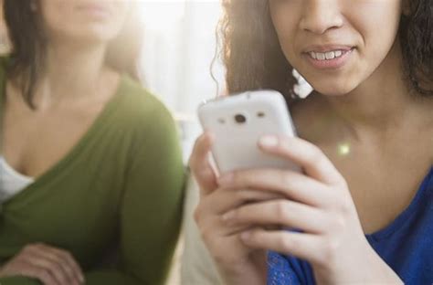 TheFappening Privacy: Is Your Smartphone Spying On You? - w3p4mfm