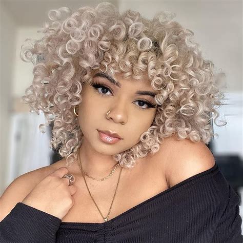 Influencers are loving how layered short hair curly styles bounce 21