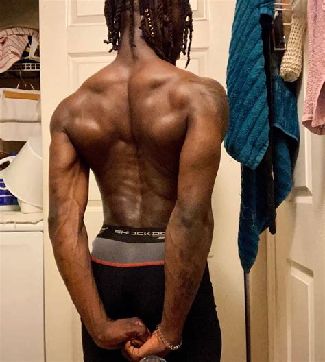 ☺️😤 lil boi, big musclys : r/musclefemboys