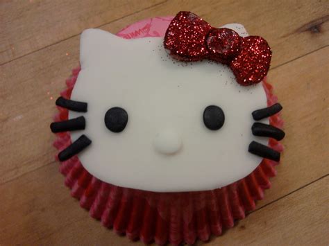 Hello Kitty Cupcake Toppers - CakeCentral.com