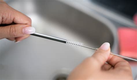 how to clean reusable drinking straws