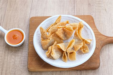 premium photo pangsit goreng chicken fried dumpling indonesian