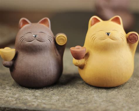 Чайная фигурка из исинской глины "Кот удачи"