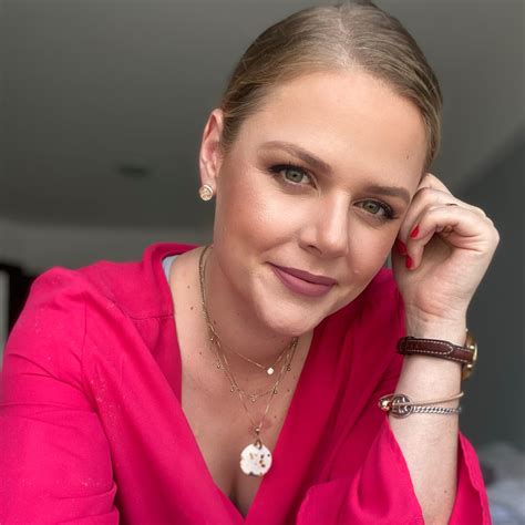 Claudia Schiess Favs's Amazon Page