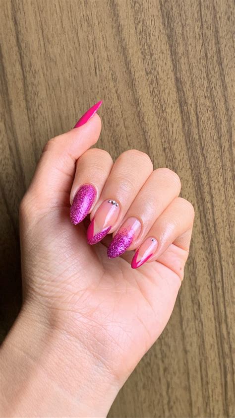 Unha Amendoada Rosa Com Glitter - unha rosa com glitter | Unhas bonitas, Unhas compridas, Unhas decoradas