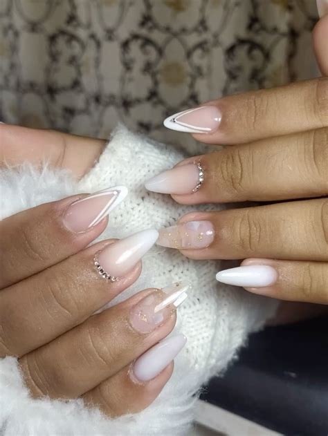 Unha Amendoada Francesinha Branca - Unha amendoada branca | Unhas amendoada, Unha, Unhas decoradas