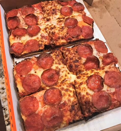 Pizza Quixote: Review: Little Caesars Detroit Style Pizza