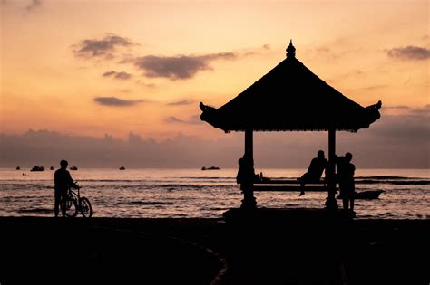 Menikmati Sunrise di Pantai Sanur