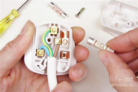 changing plug fuse photograph  cordelia molloyscience photo library