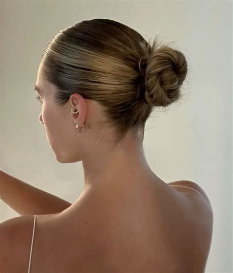 sleek bun ideas       goddess