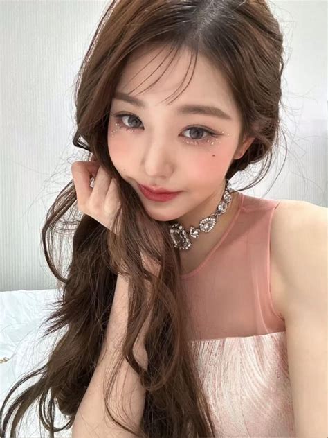 ive  jang wonyoung  behavior  resurfaced showcasing  idol