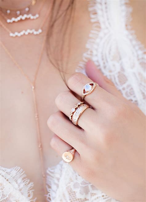 LOOKBOOKS – Luna Skye