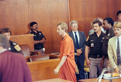 How the Jeffrey Dahmer Crime Scene Photos Graphic Changed Forensics - 4d00yw6