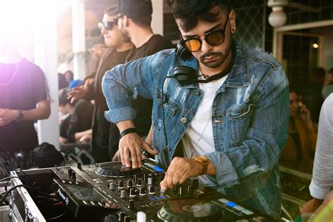 Find the Perfect Party DJ | Book a Street Artist