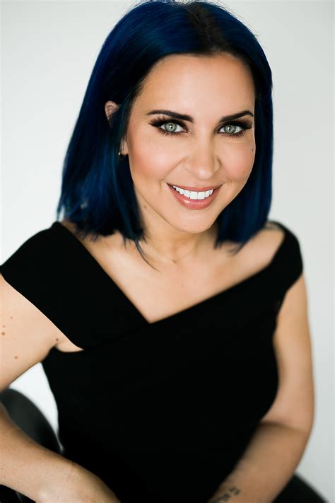 the tan bible.-celebrity spray tanners-Courtney Summers of the