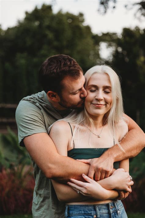 Adventure couples engagement photoshoot inspiration at lake lindsay elaine photography – Artofit