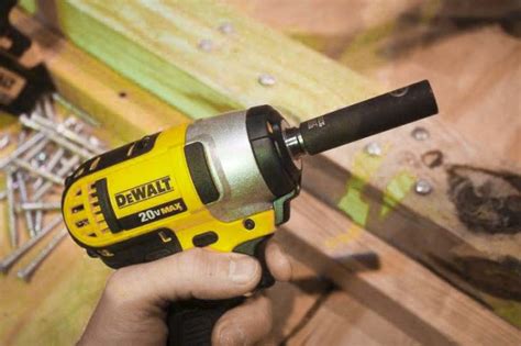 DeWalt DCF883 20V 3/8-Inch Hog Ring Anvil Impact Wrench
