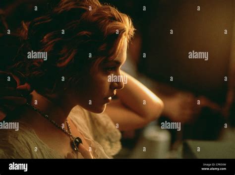 Kate winslet titanic necklace hi-res stock photography and images - Alamy