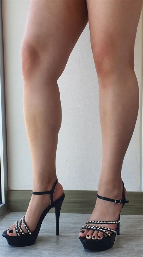 Tanned legs in black high heels : r/HighHeels