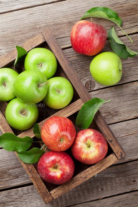 Green and red apples | Fruit photography, Red apple, Food photography fruit