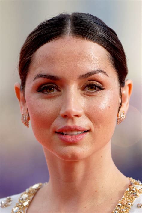 安娜·德·阿玛斯 (アナ・デ・アルマス,Ana de Armas) 角色解析、出演作品、人物照片 - 剧面