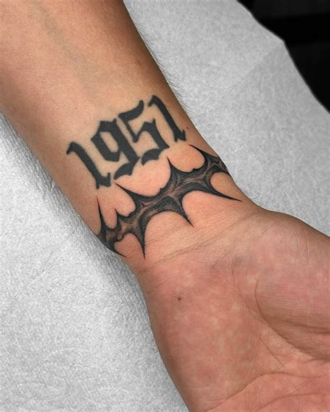 ☠︎ Mikayla Benson ☠︎ | Hand drawn thorns 🥀 . . . . . #thorns #