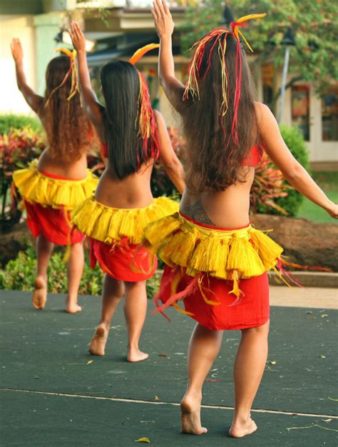 How to Dance Hula: Basic Hula Dancing Techniques | HubPages