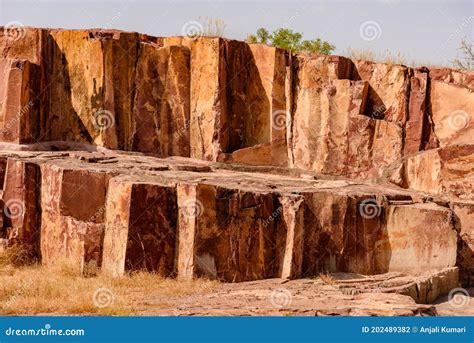 Rhyolite is an Igneous Volcanic Rock of Felsic (silica-rich ...