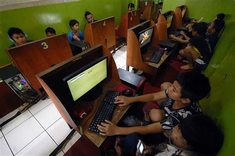tumbangnya warnet browsing  bangkitnya warnet gaming